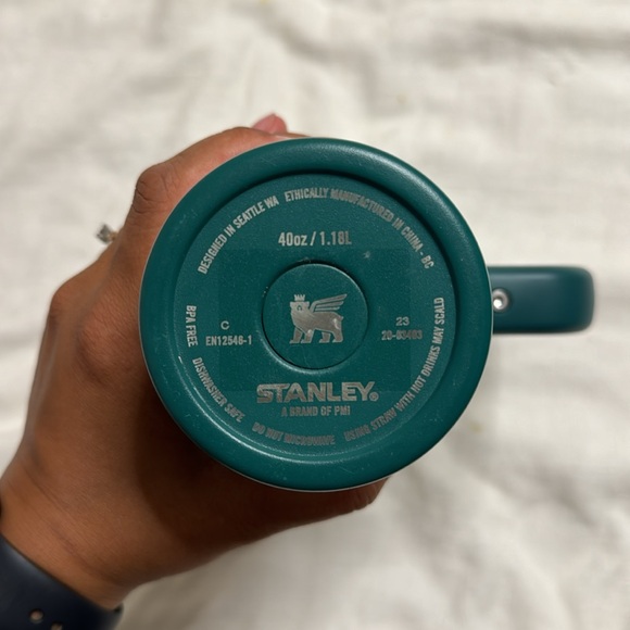 Stanley Cup 40 oz H2.O Quencher Flowstate Tumbler Alpine - Picture 3 of 5